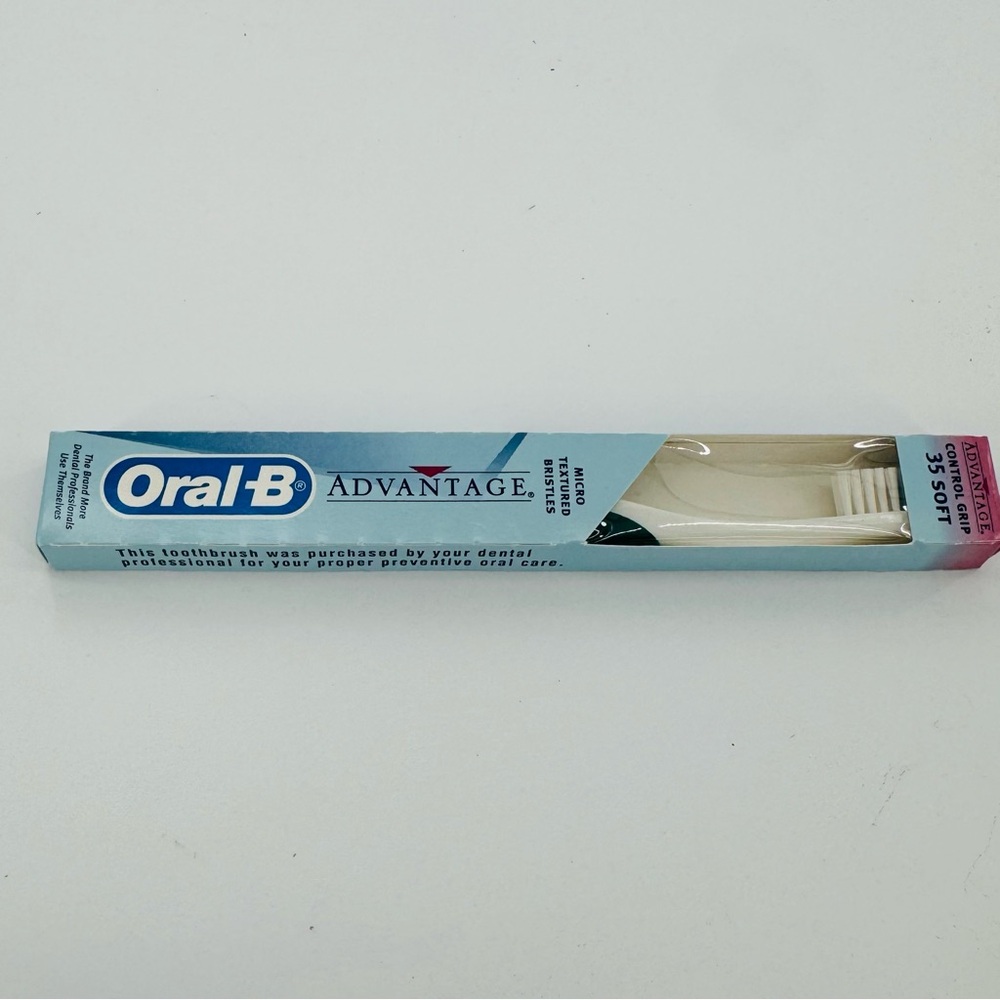 Vintage Oral-B Advantage‎ Toothbrush Green 35  Advantage 35 Soft 1996